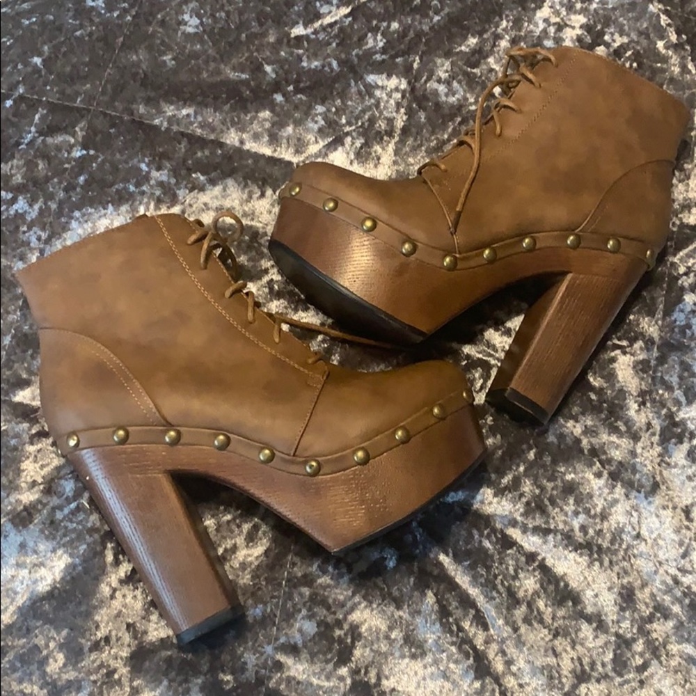 Size 6.5* Just fab platform booties